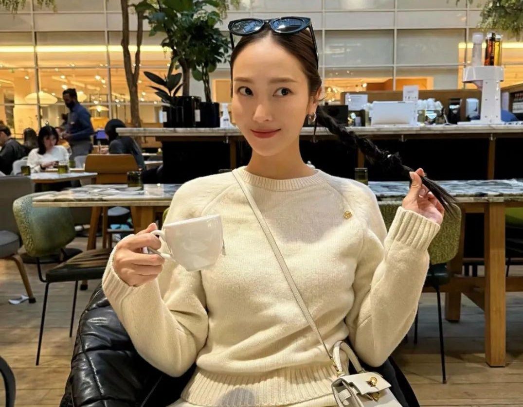 一起穿鄭氏姐妹都愛(ài)的白色！