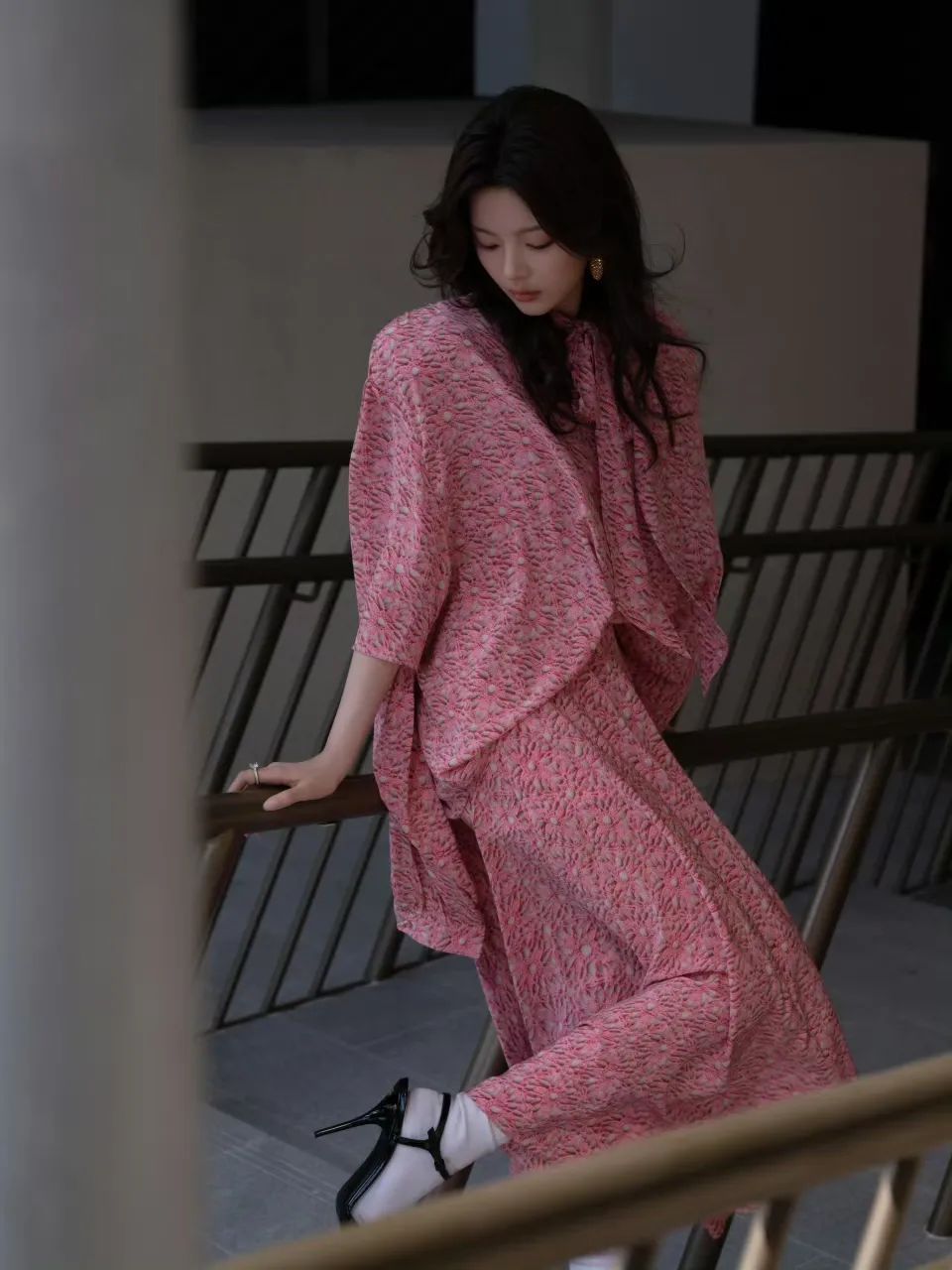 雙開門的楊超越，反差感這么大？