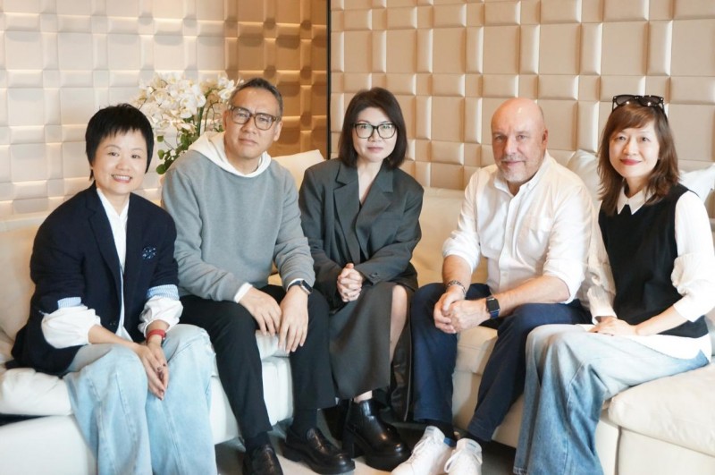 玖姿JUZUI創(chuàng)意總監(jiān)王陶Taoray Wang2025秋冬紐約時(shí)裝周掀起天然皮草熱，F(xiàn)ur是老錢(qián)，F(xiàn)urmark是新貴！