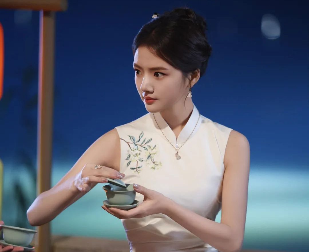 她怎么突然變這么好看？